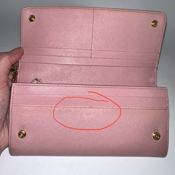 💯 PRADA Logo Plate Pale Pink Saffiano Leather Wallet on Chain w/ auth cert - Picture 4 of 13